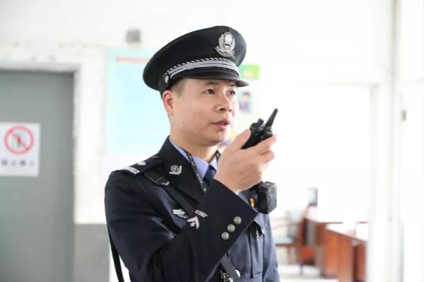 硬核解密 | 为什么大多数对讲机是黑色的？