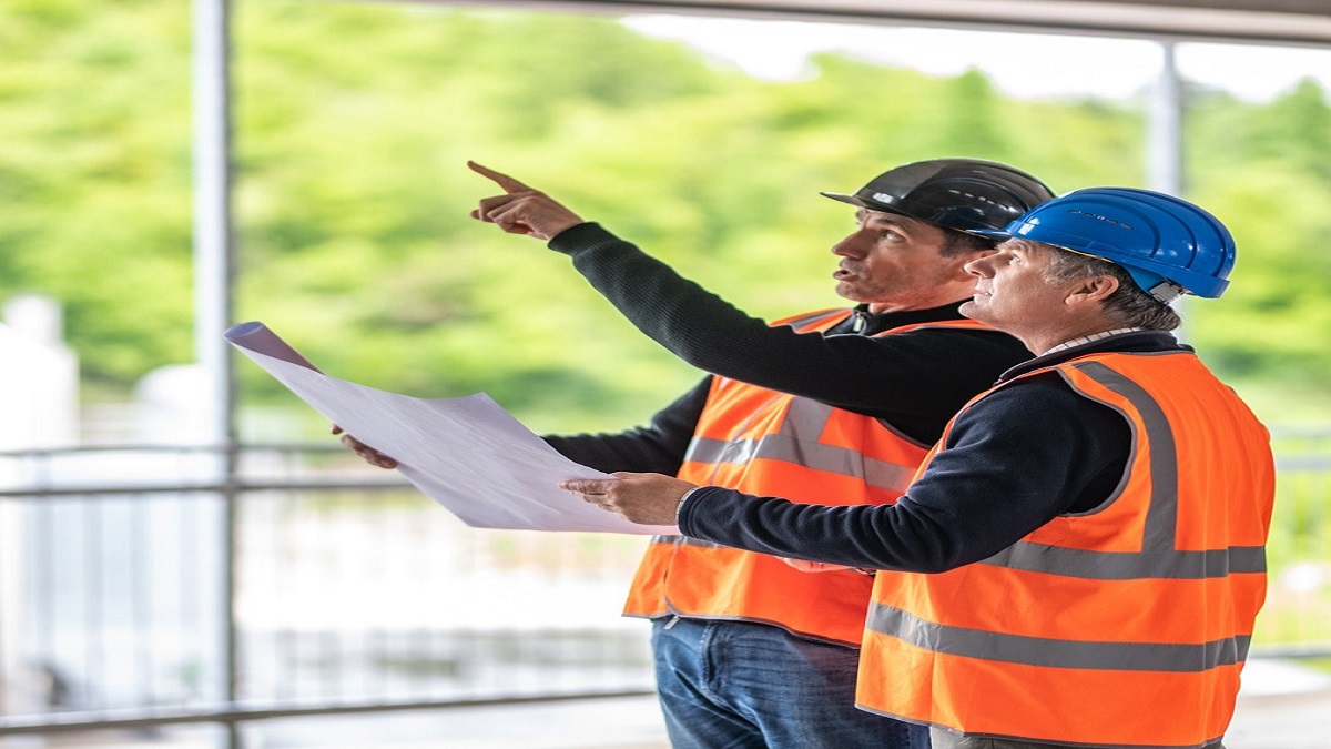 Push-to-talk radios keep FM teams efficient, connected, and safe