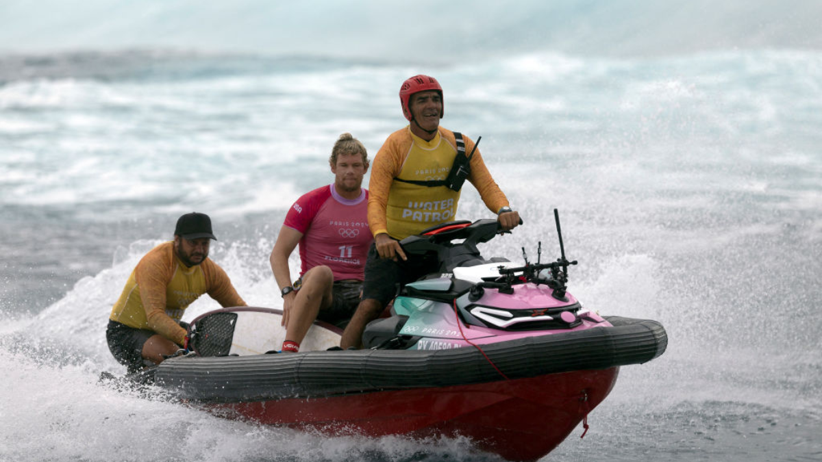 How to Choose Two-way Radios for Surface Water Sports Management and Rescue?