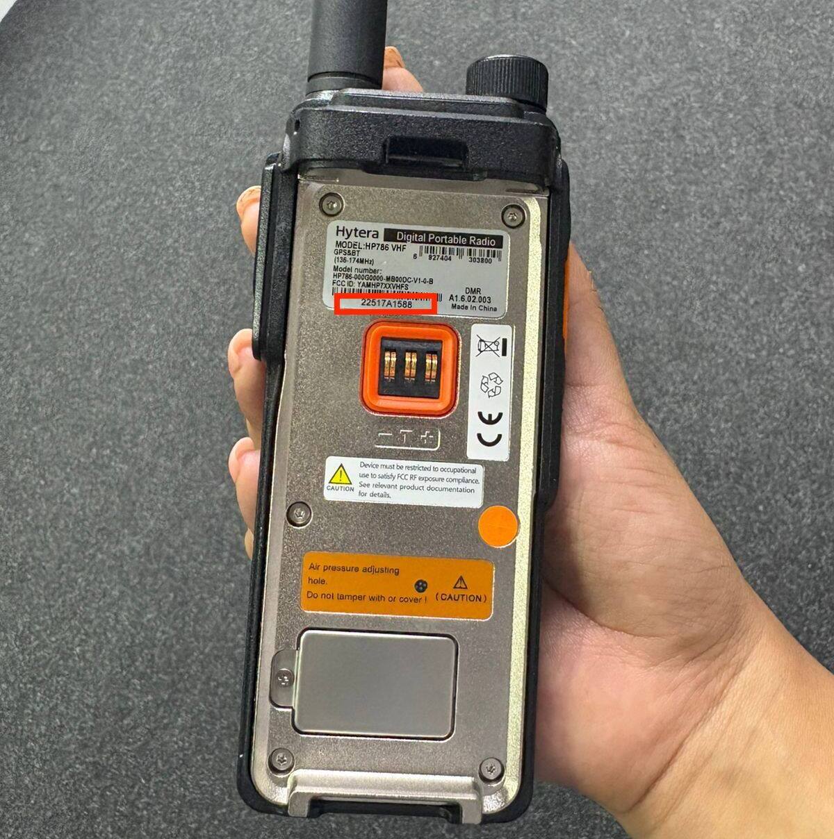 Número de serie en radio hytera