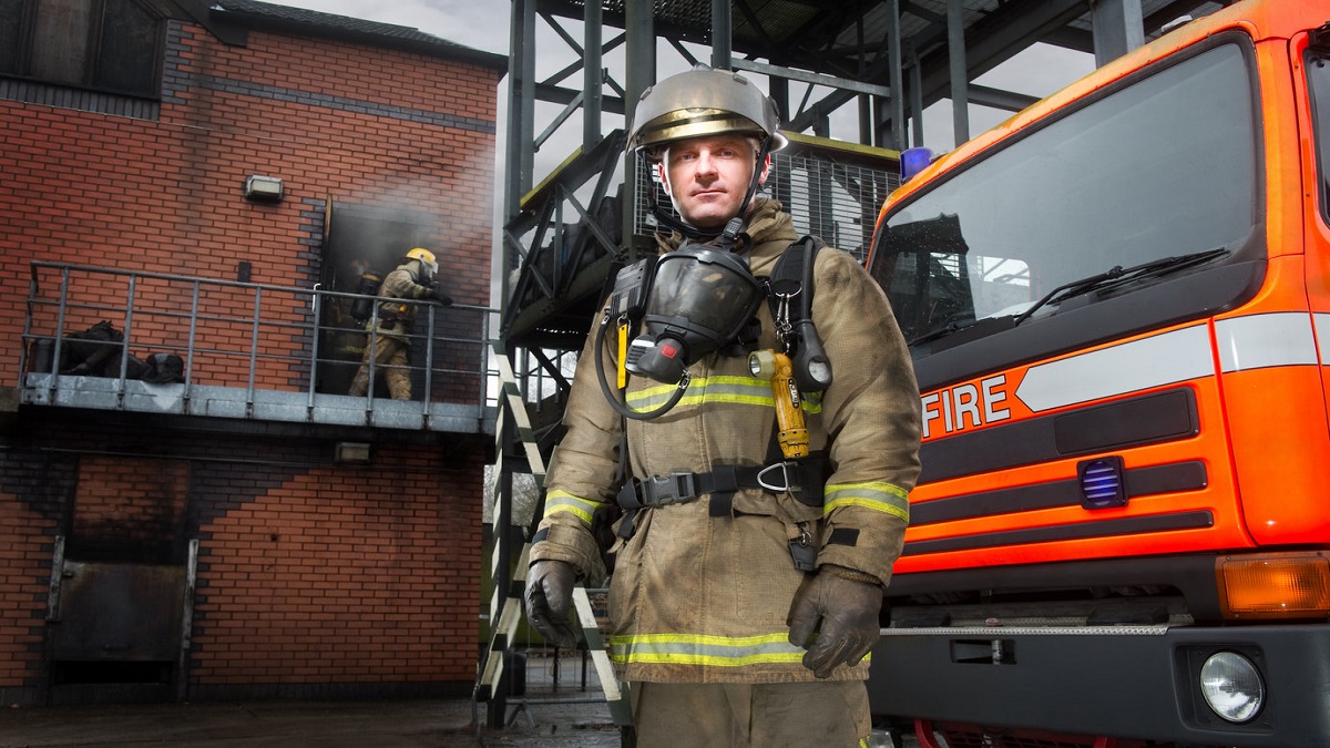 How two-way radios enable reliable access to assistance when emergencies strike