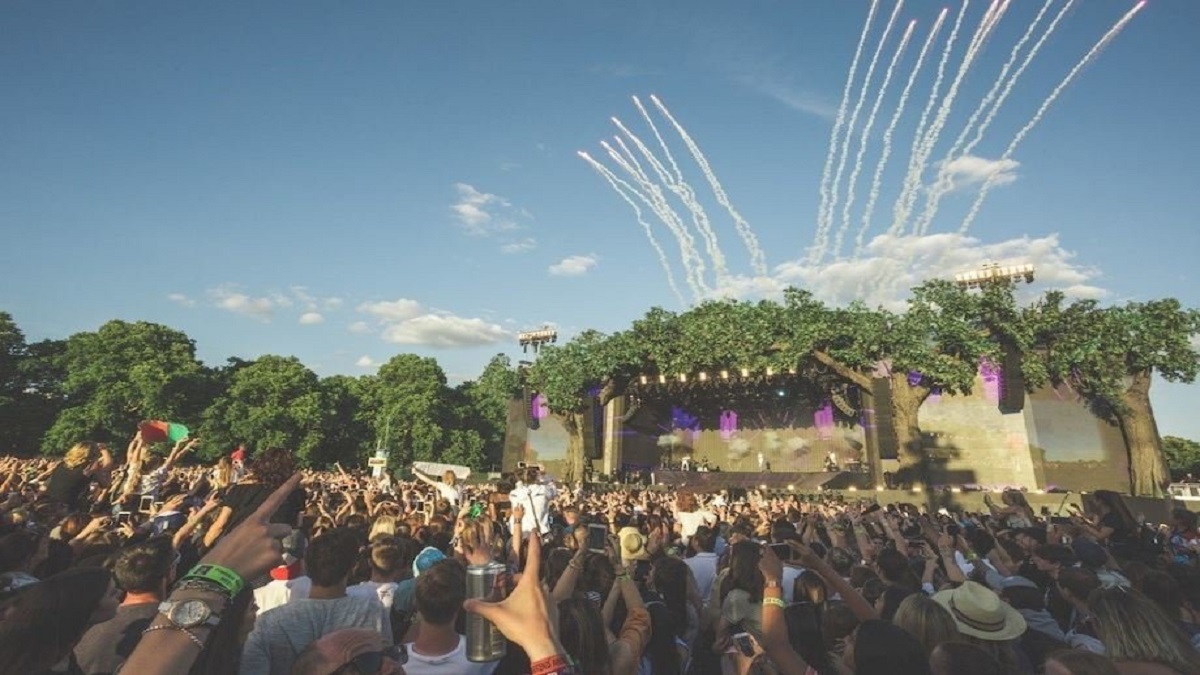 A Guide to Two-way Radio Communications for Festivals