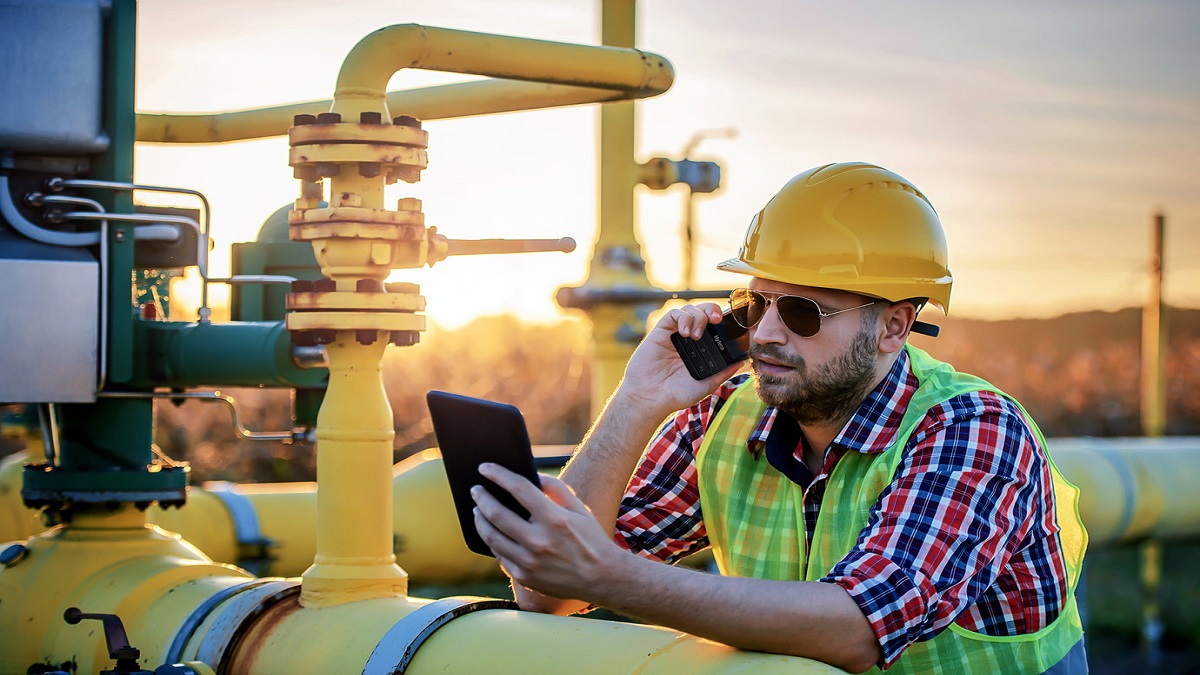 Hytera Explains: Employee safety in the workplace with two-way radio team communications.