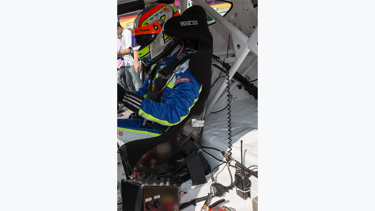 Hytera two-way radios in high-speed racing