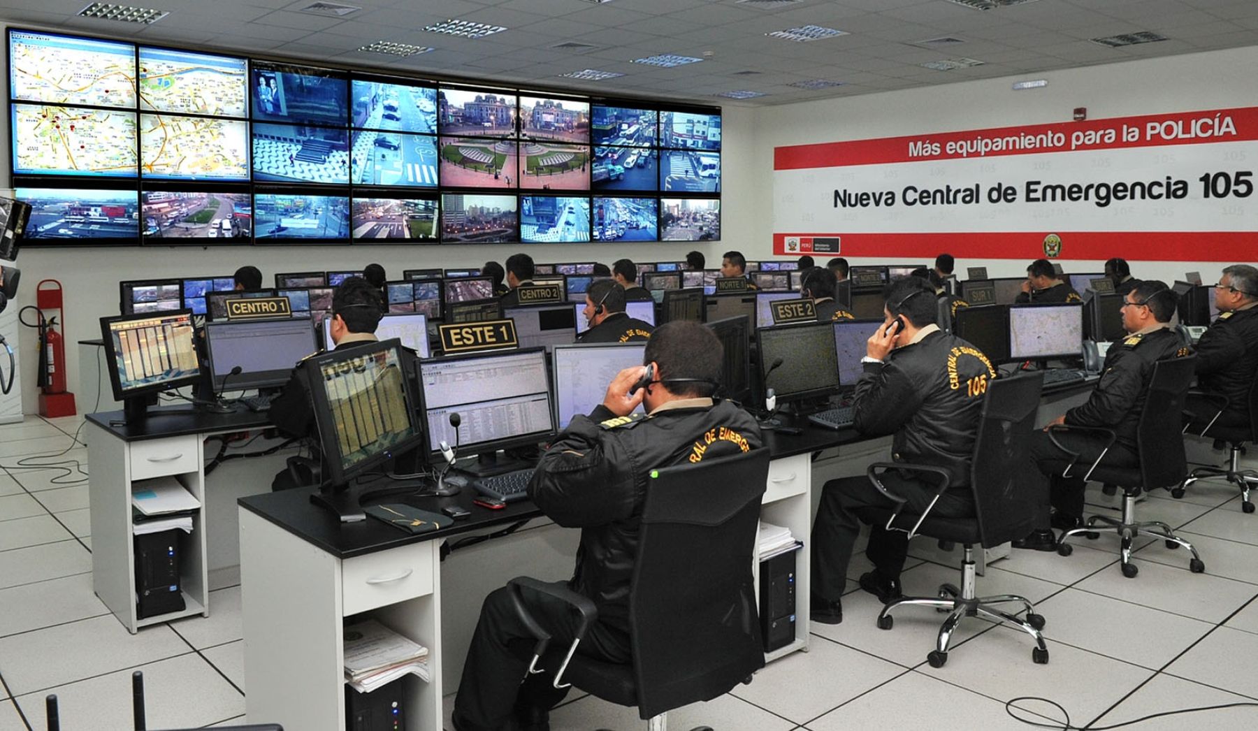 Central de emergencias 105 de la policía en Perú